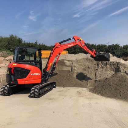 Kubota dévoile 3 mini-pelles entre 5 et 6 t encore plus robustes !