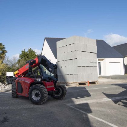 Mini-chariot télescopique 4M fourches godet et bac à béton